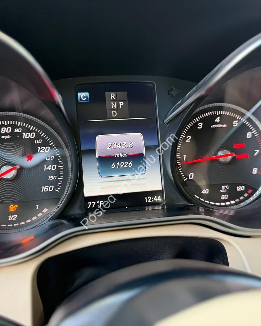 2017 Mercedes GLC-300: Panoramic Roof, Keyless, Pristine!